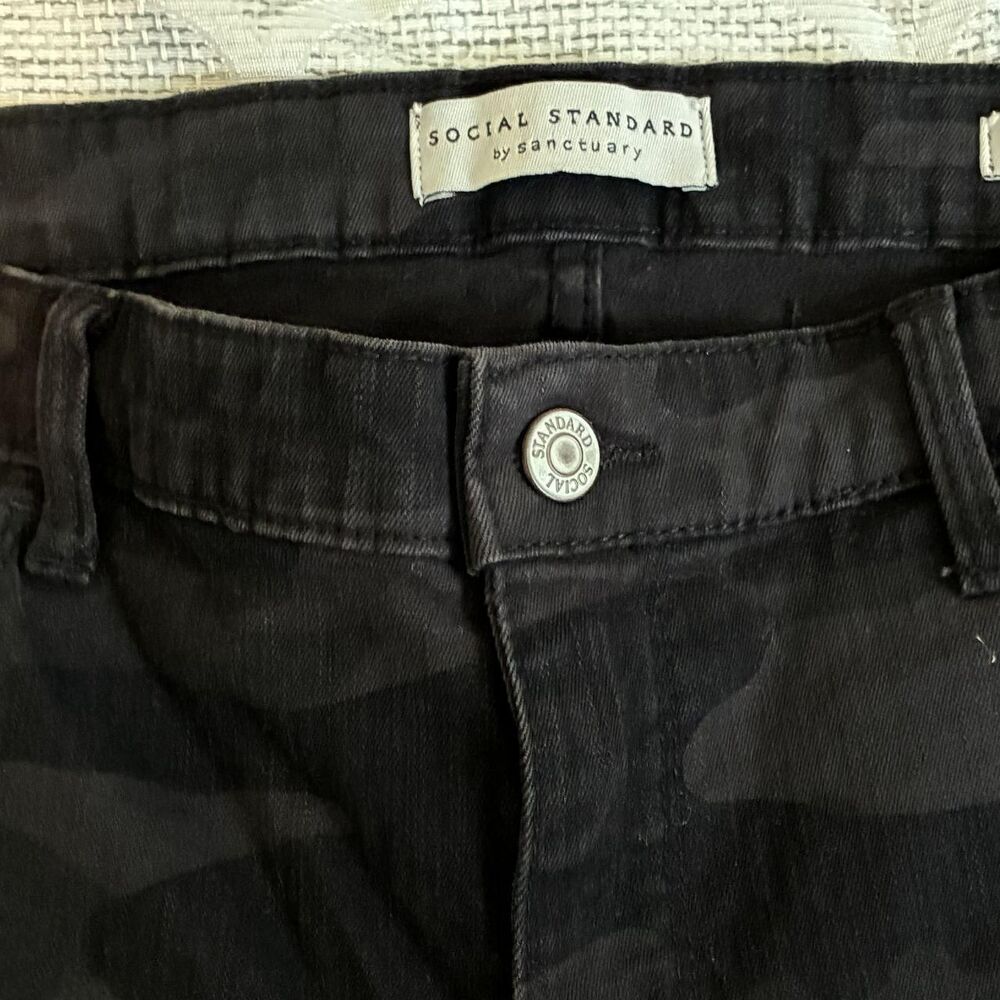 Social Standard By Sanctuary ankle skinny jeans. Sz 12